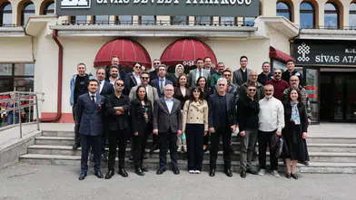 Sivas Devlet Tiyatrosu’na Üst Düzey Ziyaret: Kültür ve Sanat Çalışmaları Yerinde İncelendi