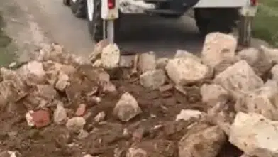 Kangal’da Köprü Kenarında Güvenlik İçin Dolgu Çalışması Yapıldı