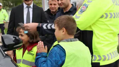Koyulhisar’da Miniklerden Trafik Bilinci Uygulaması