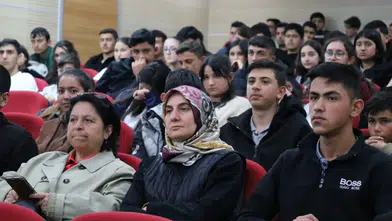Koyulhisar’da Ahmet Anapalı Söyleşisine Yoğun İlgi