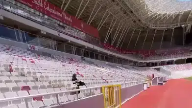 4 Eylül Stadyumu’nda Duygulandıran An: Tribünde Kur’an-ı Kerim Okuyan Teyze ve Sivasspor’un Zorlu Süreci