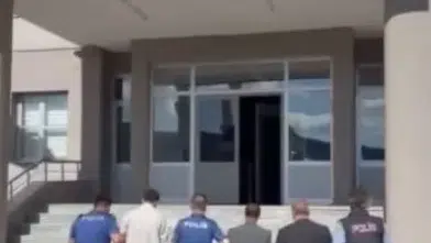 Sivas’ta Göçmen Kaçakçılığı Operasyonu: 8 Düzensiz Göçmen Yakalandı, 3 Kişi Tutuklandı
