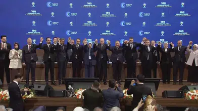 AK Parti Genel Merkezi'nde Sürpriz Katılım! İstifa Eden Belediye Başkanları Resmi İmzayı Attı!