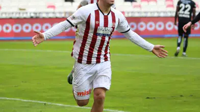 Sivasspor'da Rey Manaj Şoku! TFF Kayıtlarında Sözleşmesi Sona Ermiş Görünüyor