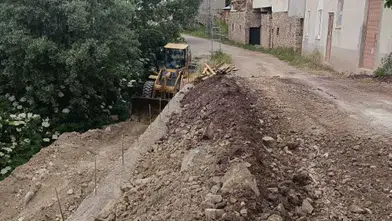 Suşehri’nde Köylerin Altyapı ve Çevre Düzenleme Çalışmaları Sürüyor