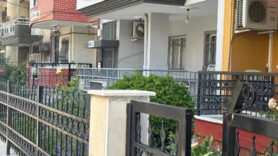 Öfkeli Koca Dehşet Saçtı: Karısını Vurdu, Araya Giren Kızını Darbetti