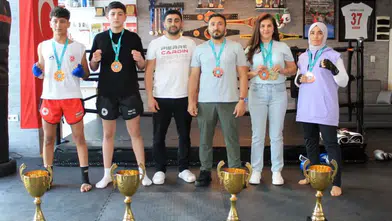 Sivaslı Sporculardan WAKO Dünya Kupası’nda Büyük Başarı: 4 Kupa, 5 Madalya ile Döndüler