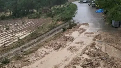 Sivas'ta Sağanak Yağış Sele Dönüştü: Köy Yolları ve Tarım Arazileri Zarar Gördü