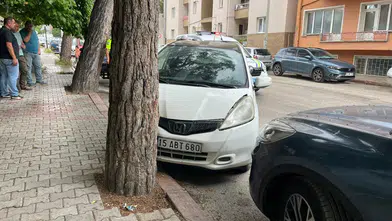 Burdur'da Korkunç Kaza! Kontrolden Çıkan Araç Ağaca Ok Gibi Saplandı!