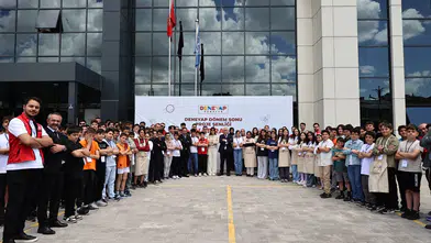 Sivas'ta Geleceğin Mucitleri Sahneye Çıktı! Vali Şimşek Stantları Gezerken Hayran Kaldı!