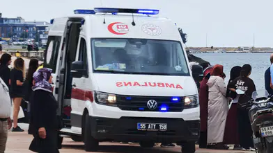Samsun'da Denizde Can Pazarı! Dalgalara Kapıldı, Helikopter Havalandı
