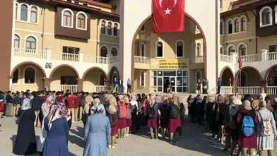 İmam hatipte tepki çeken afiş! YKS'de derece yapan kız öğrencilere sansür