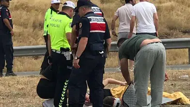 Sivas'ta Gurbetçi Ailenin İçinde Olduğu Araç Devrildi! 1'i Ağır 8...