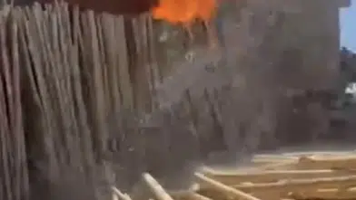 Kovancılar Sanayi Sitesinde Yangın Alarmı: Keresteler Alev Alev Yandı!