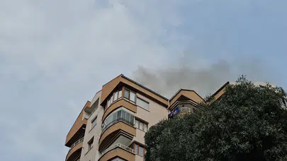 Kayseri’de korkutan yangın! 9 katlı binanın çatısı alevlere teslim oldu