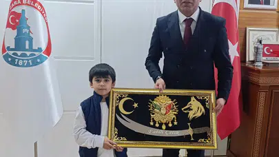 Zara’da Minik Fatih’ten Belediye Başkanına Anlamlı Ziyaret