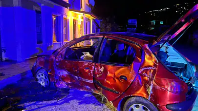Sapanca’da korkutan kaza: Otomobil kontrolden çıktı, eve çarptı