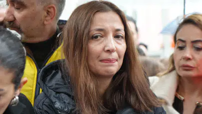 Ders sırasında skandal: Veli sınıf kapısını tekmeledi