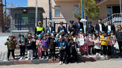 Miniklerden Emniyet Teşkilatına Anlamlı Ziyaret