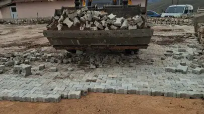 Gürün’de Köylerde Kilitli Parke Taşı Döşeme Çalışmaları Başladı!