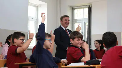 Vali Aydoğdu Kendisini Davet Eden Öğrenciyi Unutmadı