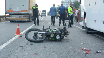 Arızalı otobüse çarpan motosikletli hayatını kaybetti
