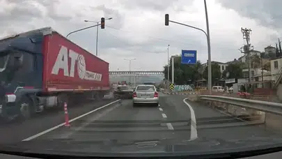 Sakarya'da Korkunç Kaza! Tıra Çarptı, O Anlar Kameraya Saniye Saniye...