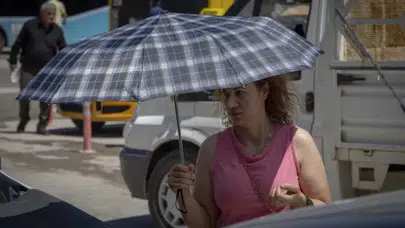 Türkiye'de Sıcak Hava Etkisini Sürdürecek: Termometreler 42 Dereceyi Görecek