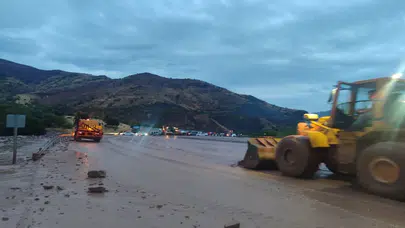 Koyulhisar’da Sel ve Heyelan: Kapanan D-100 Yolu Yeniden Açıldı