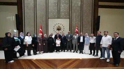 Cumhurbaşkanı Erdoğan, hayatını kaybeden öğrencilerin ailelerini Külliye’de ağırladı
