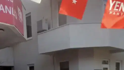 Yeni Parti'nin ilçe binası açılışında Haluk Levent'in müzikleri çalındı