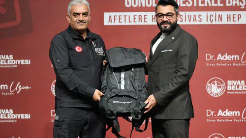 Sivas Belediyesi'nden Mahalle Temelli Afet Adımı: Gönüllü İtfaiyeciler Sertifikalarını Aldı