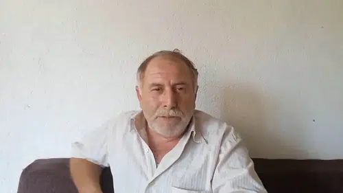 Sivas'ta Sıcaktan Bunalan Vatandaş Çareyi Yağmurun Altında "Banyo" Yapmakta Buldu