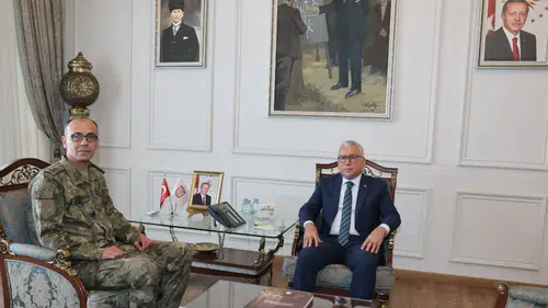 Sivas’ın Yeni Tugay Komutanı Coşar, Vali Şimşek’i Ziyaret Etti