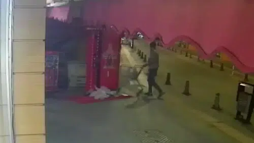 Sivas’ta Market Arabası Hırsızlığı Kamerada
