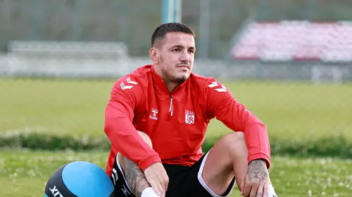 Performansı Tartışılıyordu: Rey Manaj Sivasspor Taraftarından Özür Diledi
