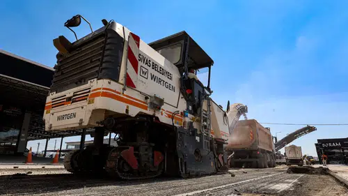 Sivas’ta Yol ve Asfalt Çalışmaları Sürüyor