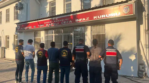 Manisa Alaşehir’de 21 Adrese Eş Zamanlı Baskın: Uyuşturucu Tacirlerine Darbe