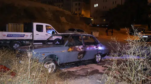 Nevşehir'de Park Halindeki Otomobil Alev Alev Yandı! Araç Hurdaya Döndü