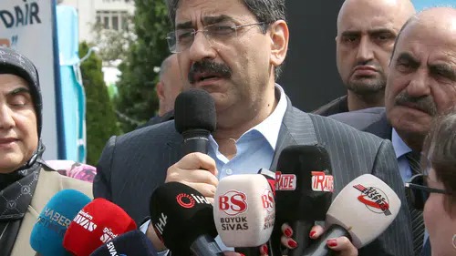 Sivas Kent Meydanı’nda Demokrasi Kürsüsü: “Sivas’a Dair 1 Fikir” Projesi Başlatıldı!