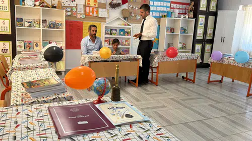 Köy Okulunda Dikkat Çeken İlk Ders Heyecanı: Sınıfın Tek Öğrencisi!