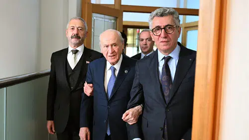 MHP Genel Merkezi'nde Sarallar ve Şahinler Aileleri Buluştu