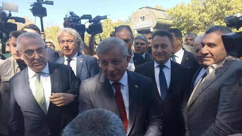 Eski Başbakan Davutoğlu Şüpheli Sıfatıyla İfade Verdi! Adliye Önünde Sert Sözler