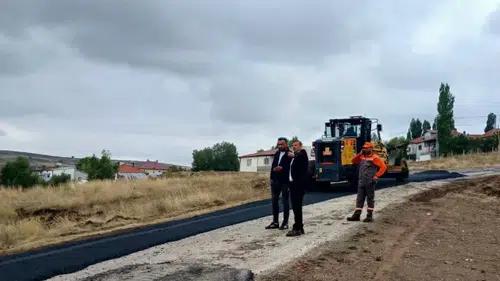 Sivas Altınyayla’da Hafta Sonu Mesaisi: Köy Yollarında Çalışmalar Sürüyor