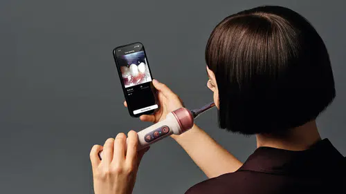 Dyson CameraJet diş aralarını kamera ile temizliyor