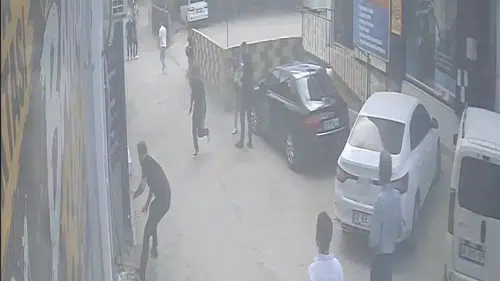 Kadını Kurtarmak İsteyen Genç Bıçaklandı: O Anlar Kamerada