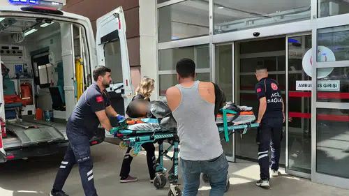 Küçük Çocuğun Kullandığı Forklift Devrildi: Çocuk Yaralandı