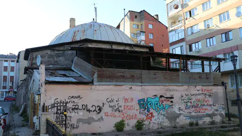 Sivas'ın 3 Asırlık Tarihi Eseri Çürümeye Terk Edildi: Paşa Hamamı Çözüm Bekliyor!