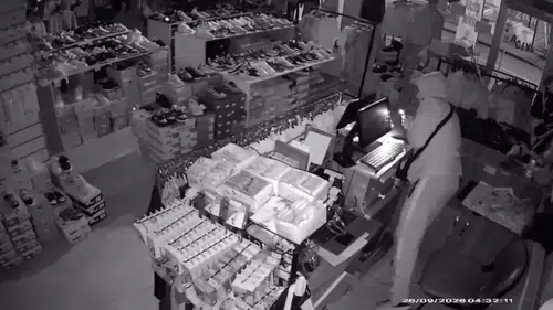 Sivas Zara’da 3 Saatte 5 İş Yerine Giren Hırsızlar Kapıları Kapatıp Çıktı