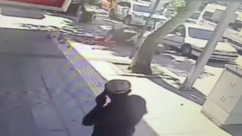 Amasya'da Korkutan Kaza Kamerada: Taşdığı Domatesler Yola Saçıldı